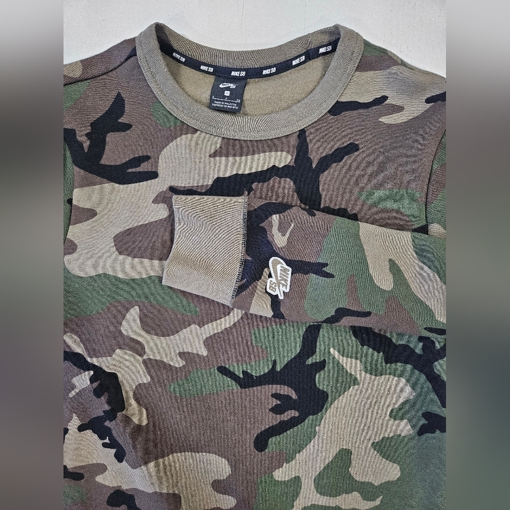 Nike SB Icon Men's Camo Olive Green Skate Crewneck. Size Small - Picture 9 of 14